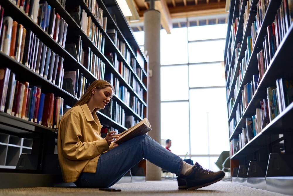 girl reading